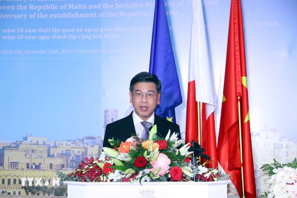 Herr Nguyen Van Dung, stellvertretender Vorsitzender des Volkskomitees von Ho-Chi-Minh-Stadt, hielt eine Glückwunschrede. (Foto: Xuan Khu/VNA)