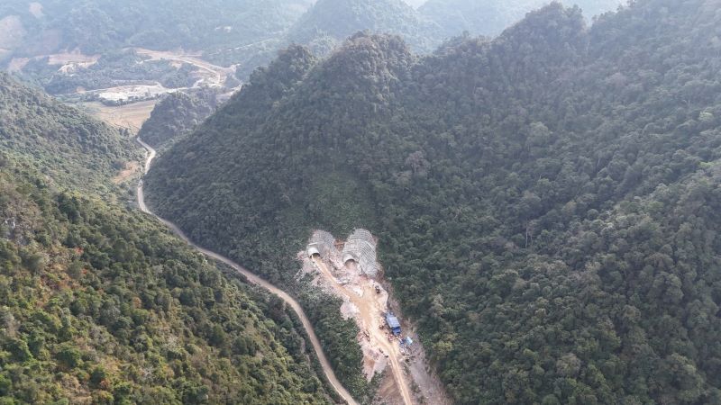 Chantier de construction du tunnel de Dong Khe sur l'autoroute Dong Dang - Tra Linh.