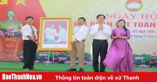 Phó Trưởng đoàn ĐBQH tỉnh Mai Văn Hải chung vui Ngày hội Đại đoàn kết toàn dân tộc tại khu dân cư thôn Nghi Vịnh