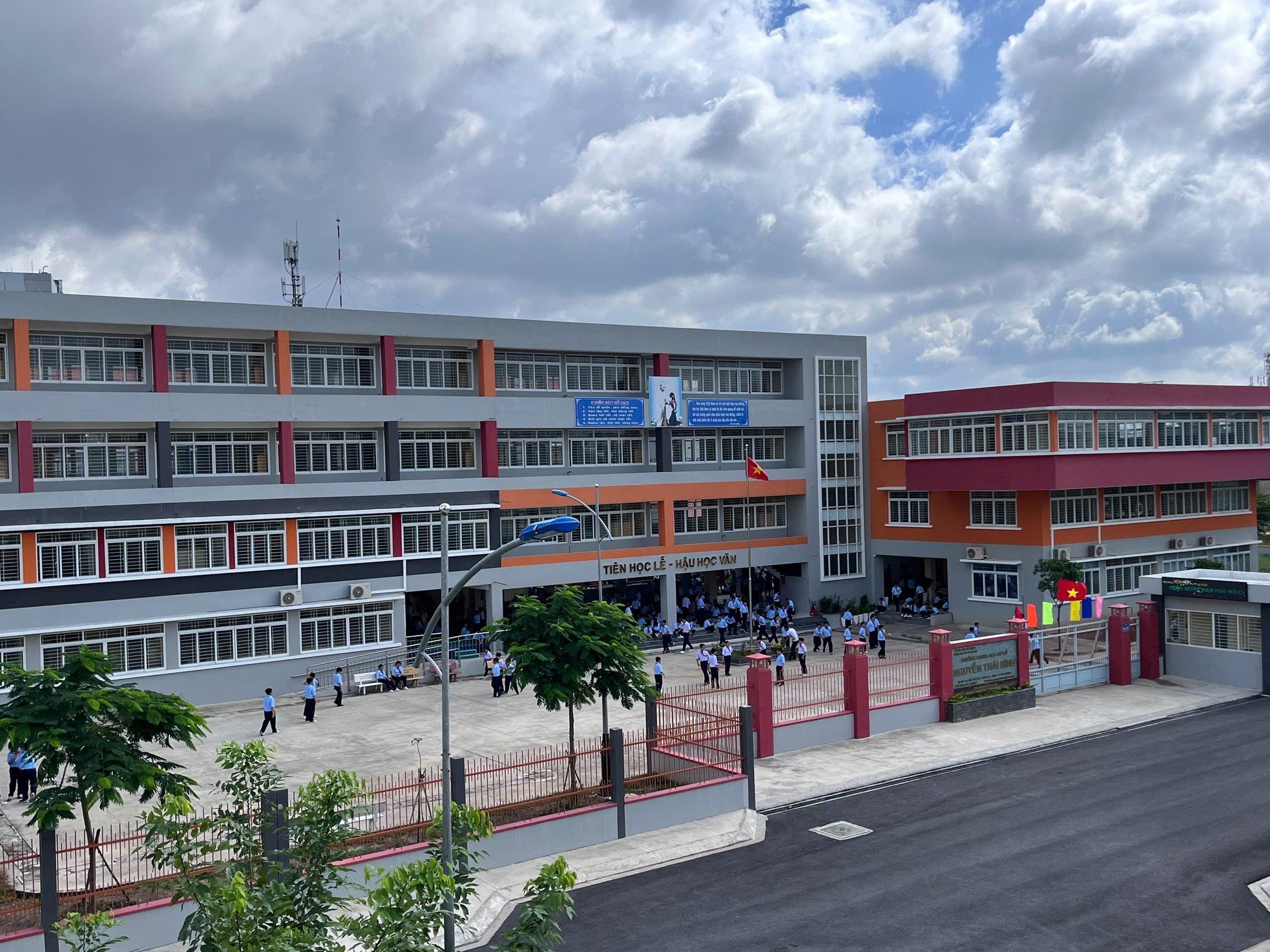 Nahaufnahme der brandneuen Hundert-Milliarden-Schulen in Ho-Chi-Minh-Stadt, Foto 5