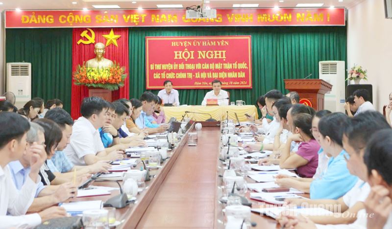 Der Parteisekretär des Distrikts Ham Yen führt Dialoge mit Funktionären der Vietnamesischen Vaterländischen Front, gesellschaftspolitischen Organisationen und Volksvertretern