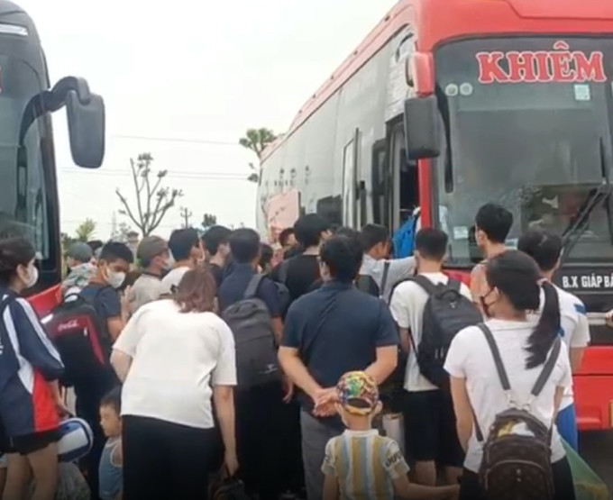 In den Schlafbus stiegen mehr Passagiere ein, als Platz boten. Foto: Zur Verfügung gestellt von der Verkehrspolizeibehörde