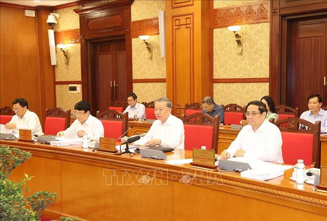 The Politburo gives comments on the draft report on the implementation of the Socio-Economic Development Strategy.