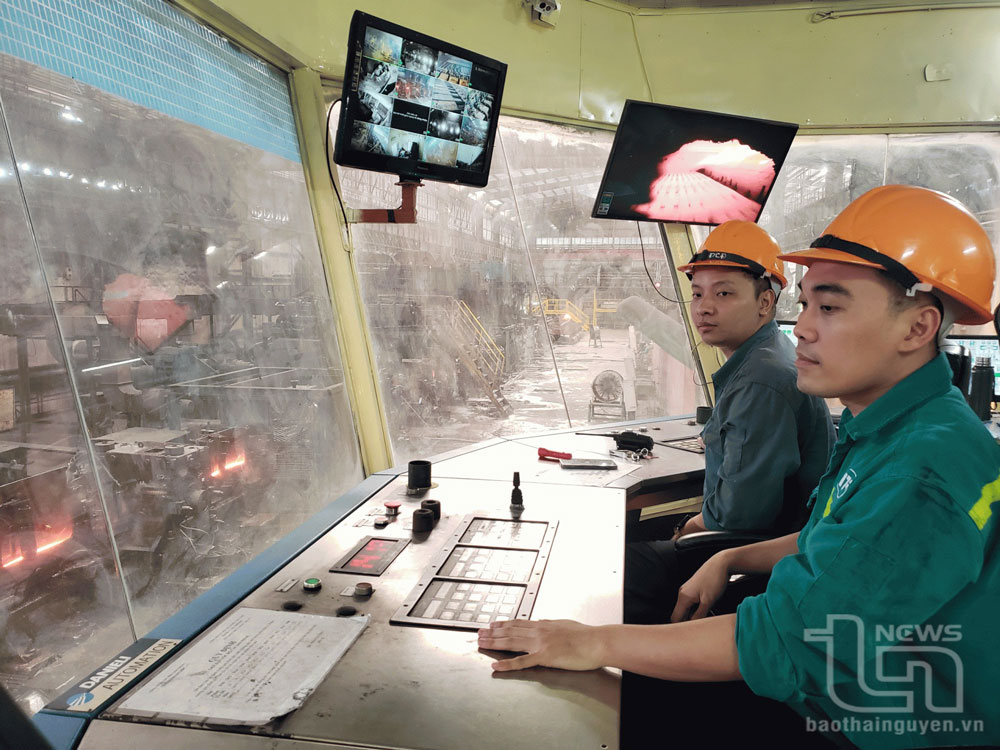 Betrieb der Produktionslinie bei der Thai Trung Steel Rolling Joint Stock Company (gehört zur Thai Nguyen Iron and Steel Joint Stock Company). Foto: T.L