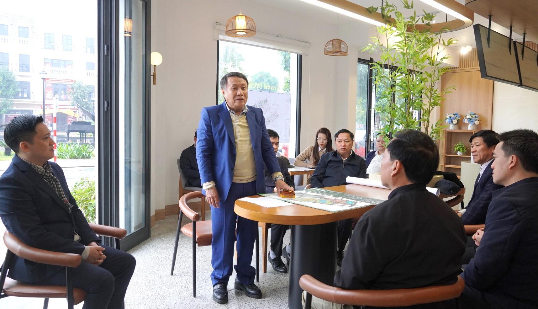 El presidente interino del Comité Popular Provincial, Ha Sy Dong, inspeccionó los trabajos de limpieza del sitio del proyecto del Aeropuerto de Quang Tri.