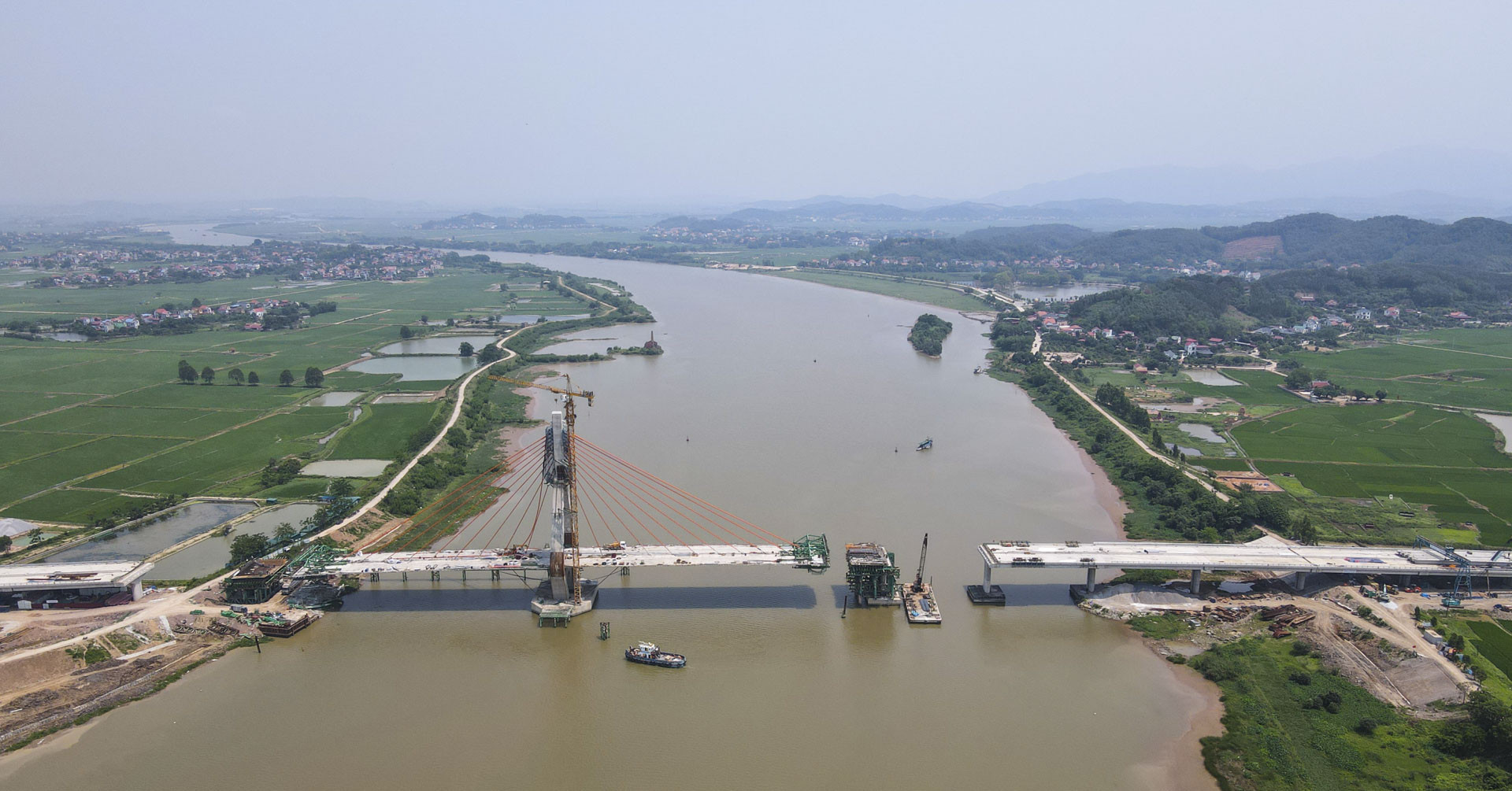 គម្រោងស្ពាន Dong Viet តភ្ជាប់ Bac Giang និង Hai Duong កំពុងដំណើរការសាងសង់នៅឡើយ។