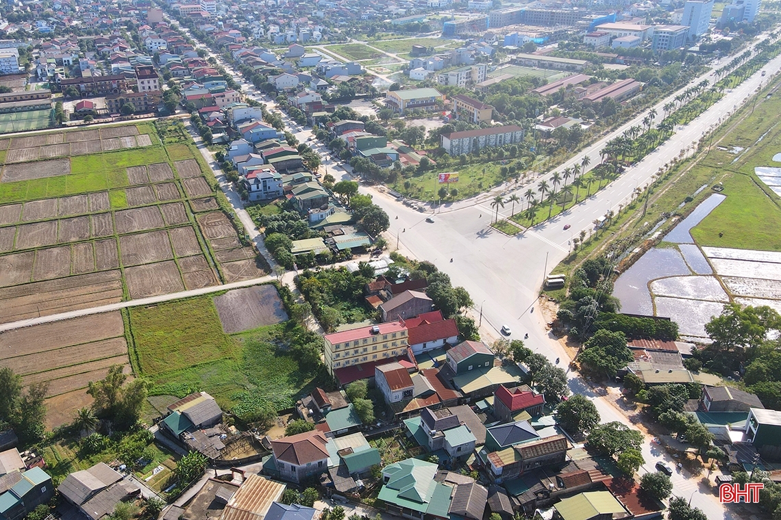 How is the extended Xo Viet Nghe Tinh road project invested?