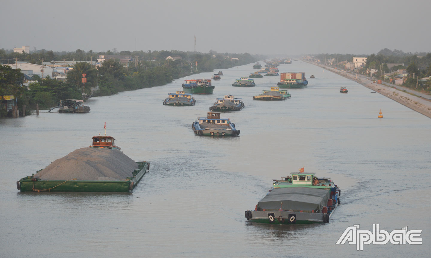 Cho Gao Canal has been upgraded and expanded to facilitate the movement of water transport vehicles.