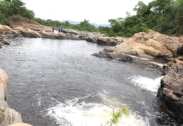 Über Sro können Sie den Dat Dai-Wasserfall erkunden. Foto: Ngoc Minh