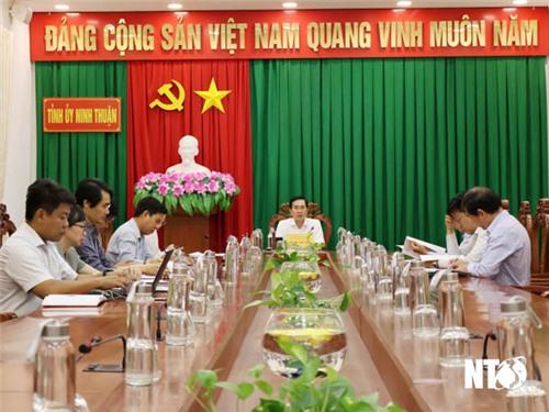 Thường trực Tỉnh ủy họp nghe báo cáo tiến độ thực hiện đề tài “Địa chí Ninh Thuận” và cuốn sách ảnh lịch sử Đảng bộ tỉnh