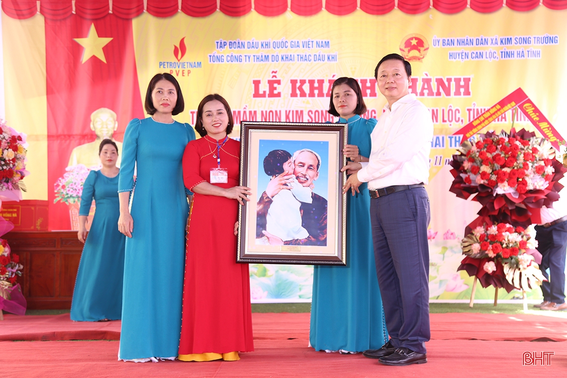 El viceprimer ministro Tran Hong Ha se une al gran festival de solidaridad en Ha Tinh