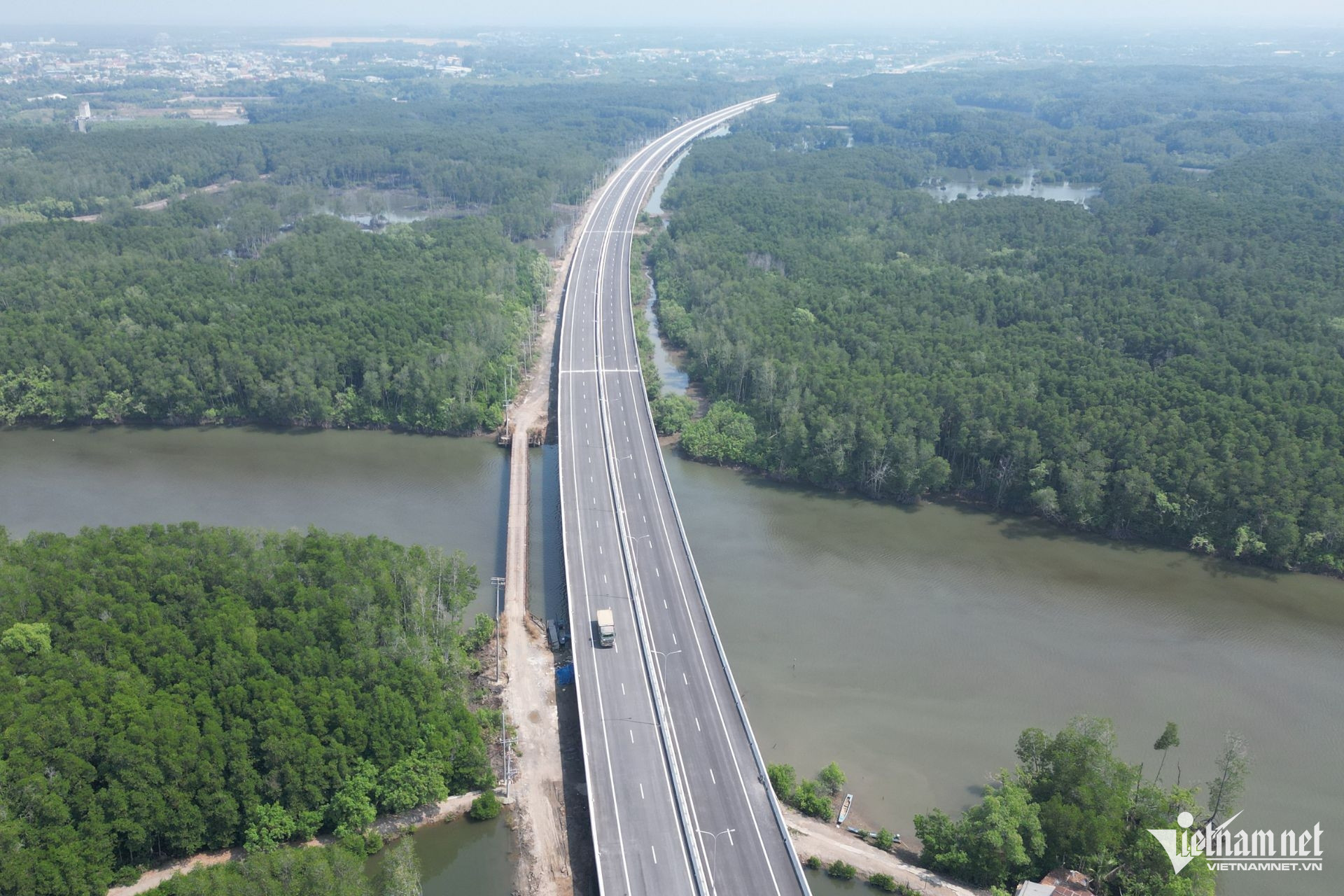 Autopista W-Ben Luc Long Thanh3.jpg