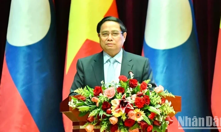 Vietnamese and Lao business communities unite, agree, strive to invest, and develop strongly.