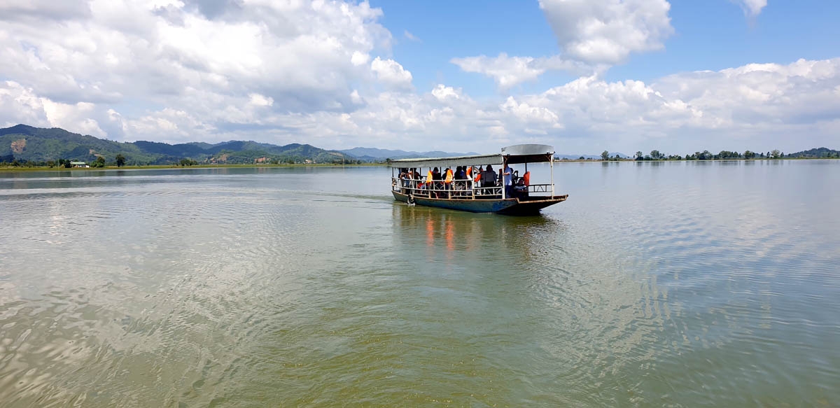 Crucero por el lago Lak.