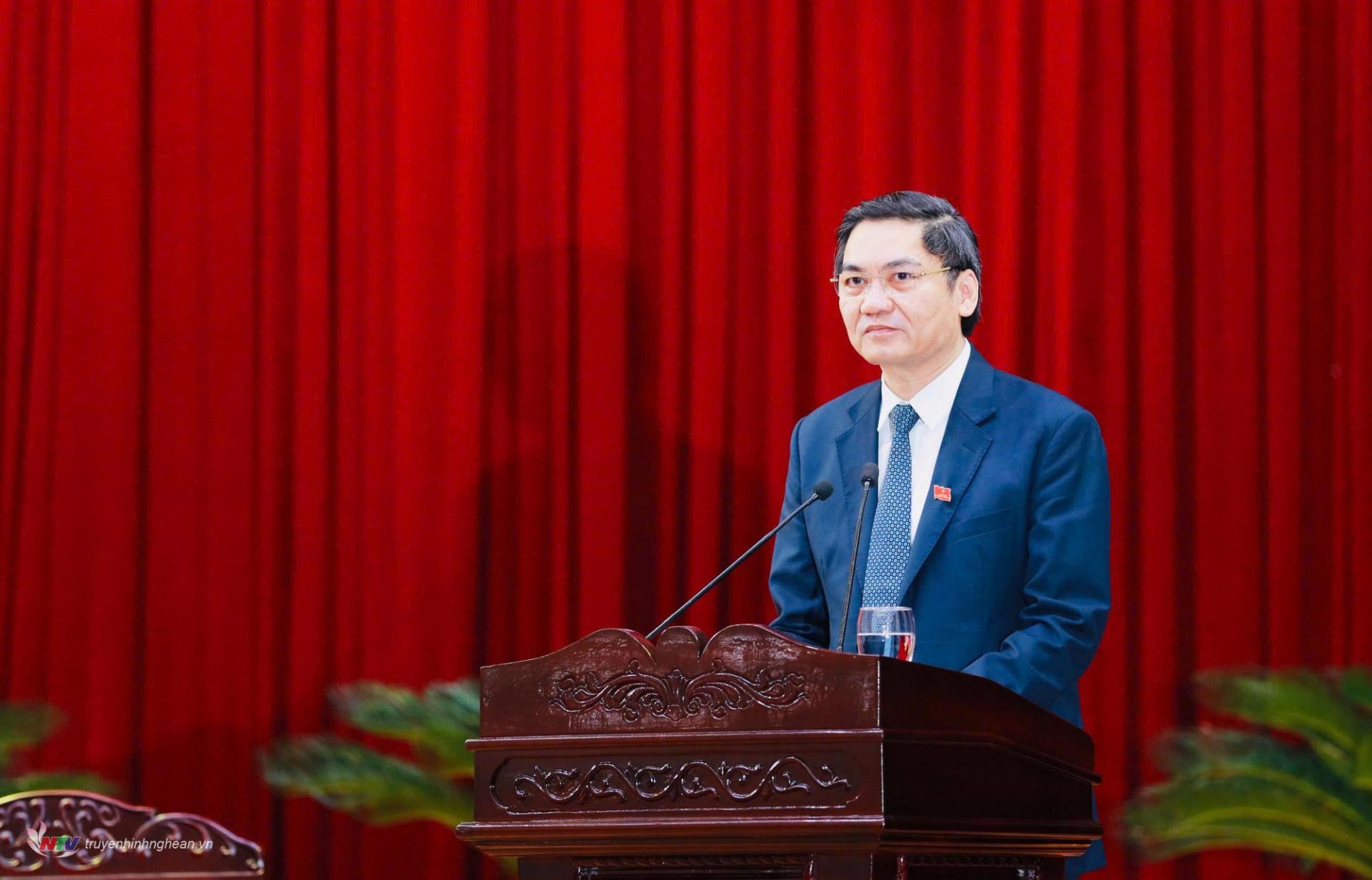 El camarada Hoang Nghia Hieu, subsecretario permanente del Comité Provincial del Partido y presidente del Consejo Popular Provincial, pronunció el discurso de apertura de la reunión.