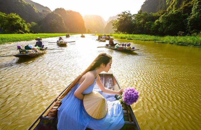 Admira Trang An en otoño con su hermoso y conmovedor paisaje.