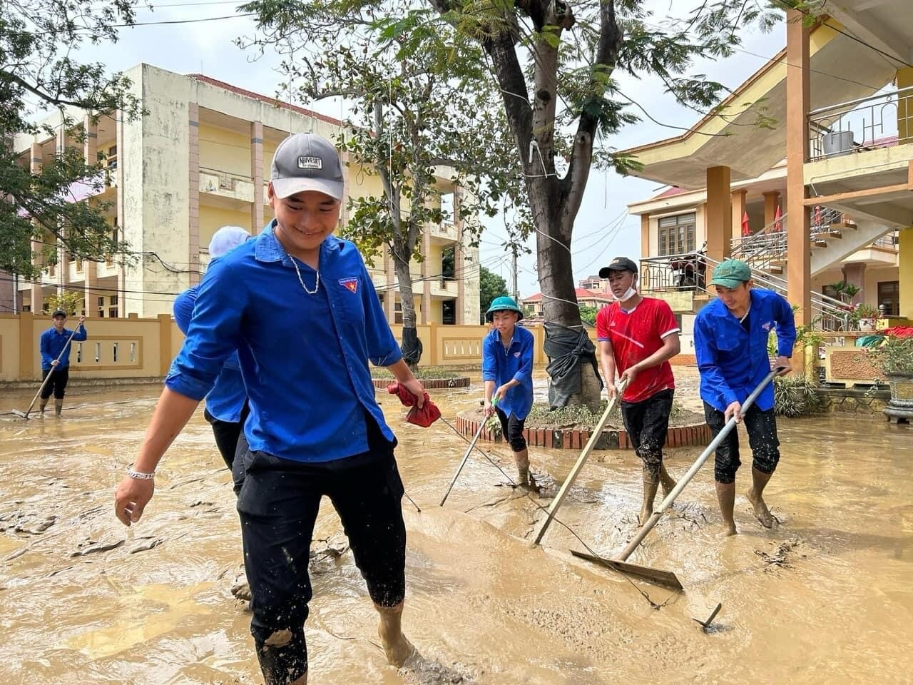 មជ្ឈមណ្ឌលទឹកជំនន់ ខេត្ត Quang Binh លិចក្នុងភក់ រូបភាព ៧