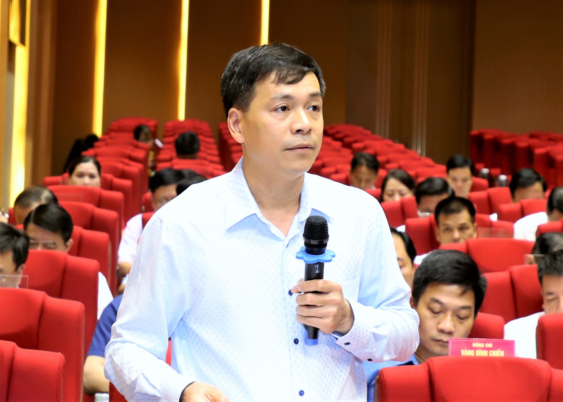 메오박 지구 당 서기인 팜 반 투는 특히 산악 지역의 사회 보장을 유지하고 보장할 것을 제안했습니다. 검사 및 감독의 리더십을 강화하고, 특히 민감한 문제에 대한 부패와 부정성을 예방하고 퇴치하고, 지역 간부의 훈련, 양성 및 질 향상에 주의를 기울일 것을 제안했습니다.