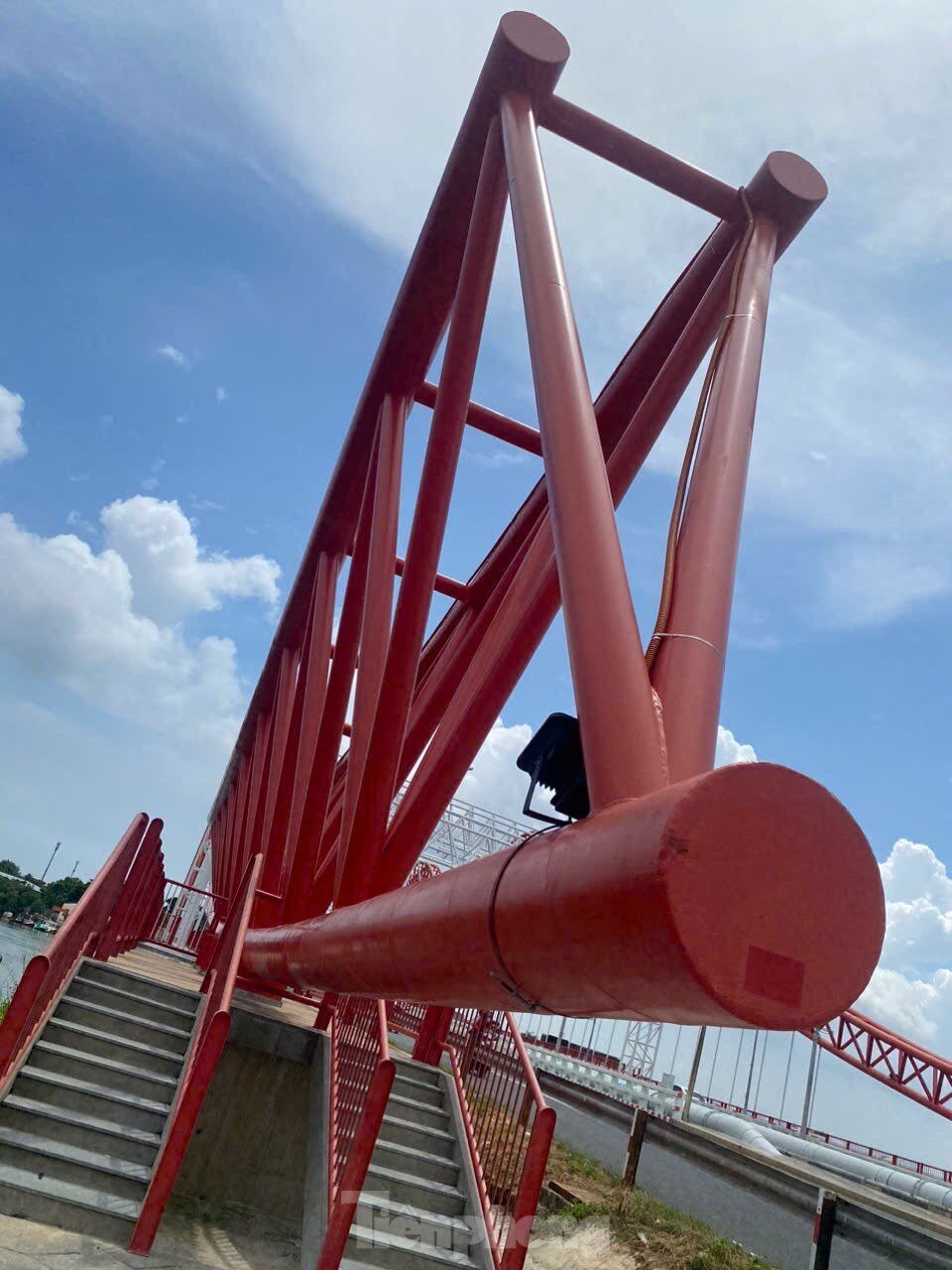 Close-up of the bridge shaped like a seagull spreading its wings in Ba Ria - Vung Tau photo 5