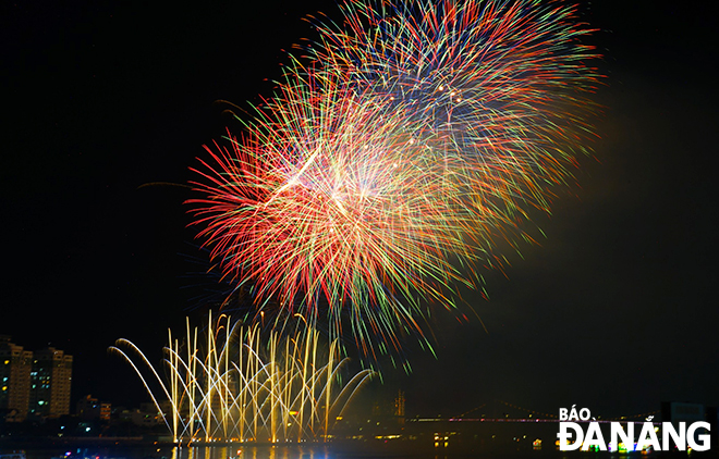 Da Nang International Fireworks Festival 2024: US fireworks team tells the story "Humanity - a bridge between nations"