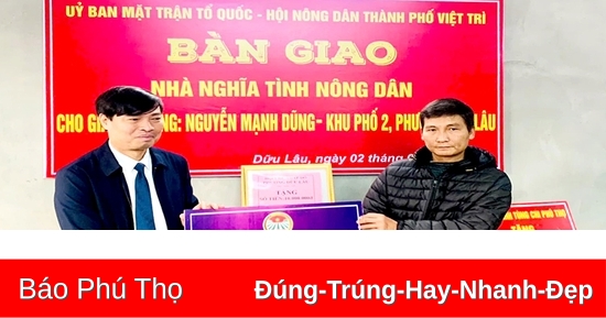 Bàn giao nhà nghĩa tình nông dân