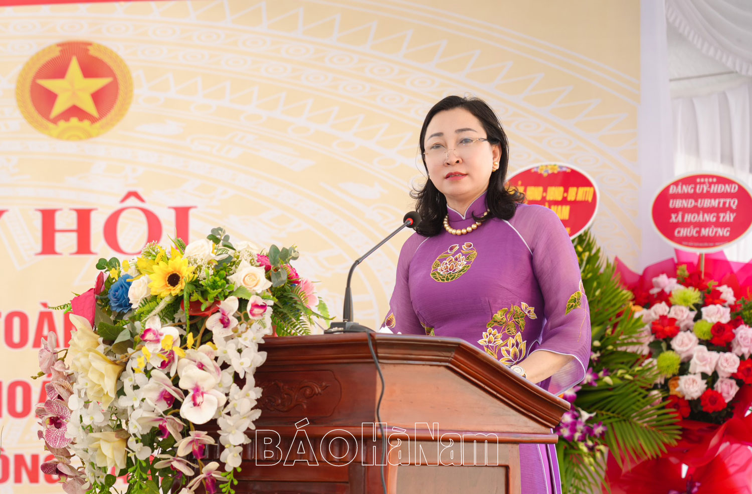 Đồng chí Phó Bí thư Thường trực Tỉnh ủy Đinh Thị Lụa dự Ngày hội Đại đoàn kết toàn dân tộc tại thôn Đông xã Hoàng Tây