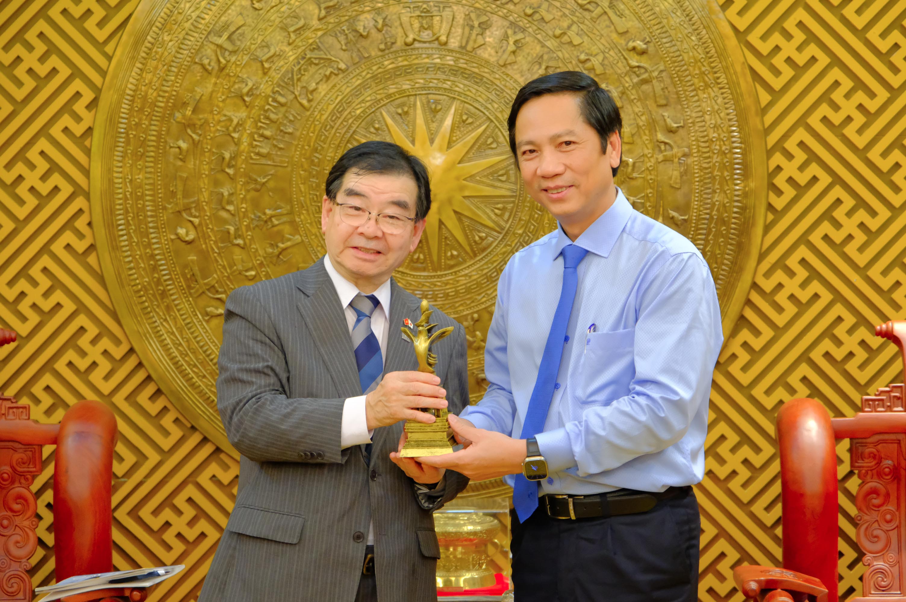 Vice Chairman of the Provincial People's Committee Hoang Nam received the Hiroshima-Vietnam Peace and Friendship Association