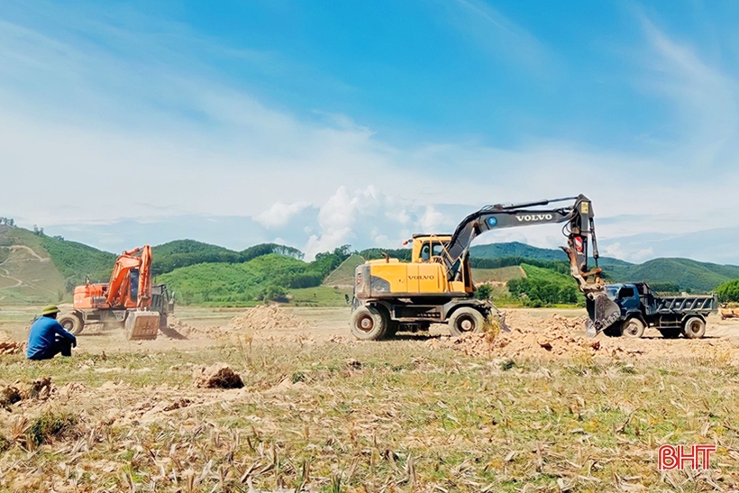 The first commune in the mountainous district of Vu Quang to implement land consolidation and plot exchange