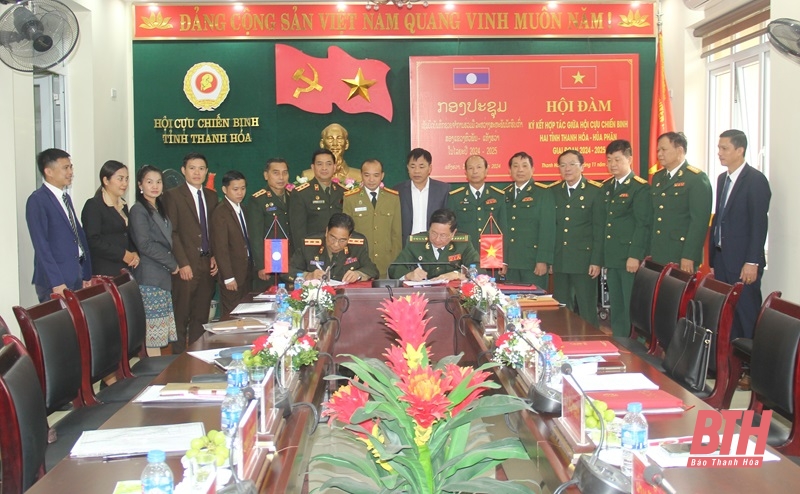 Firma de acuerdo de cooperación entre la Asociación de Veteranos de la provincia de Thanh Hoa y la Asociación de Veteranos de la provincia de Hua Phan