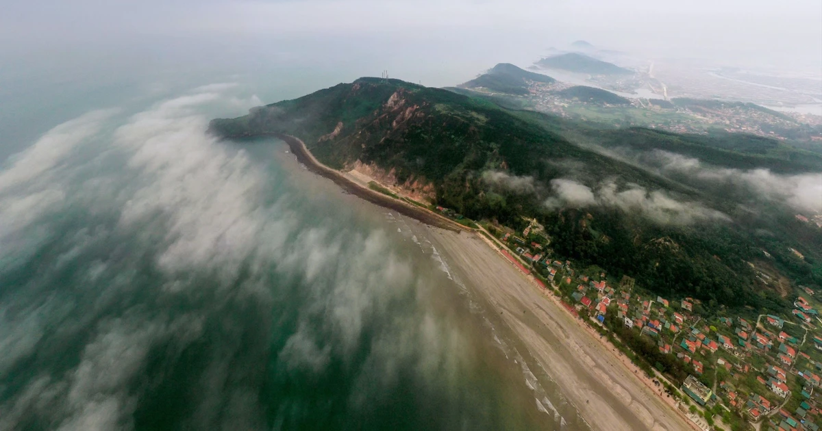 Discover the legend of 'hidden gold' in the most beautiful scenic spot of Quynh beach