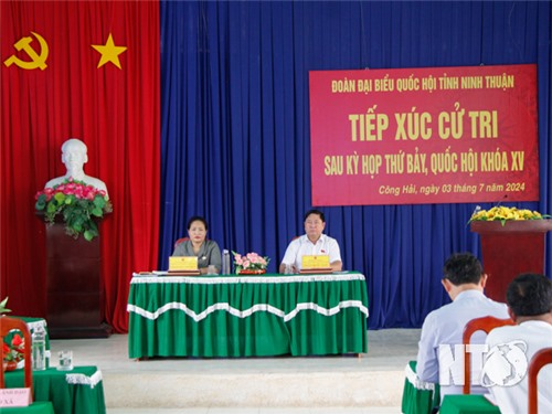 The National Assembly delegation of Ninh Thuan province met with voters after the 7th Session of the 15th National Assembly.