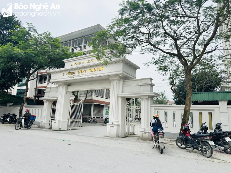 bna_Trường THPT chuyên Đại học Vinh.jpg