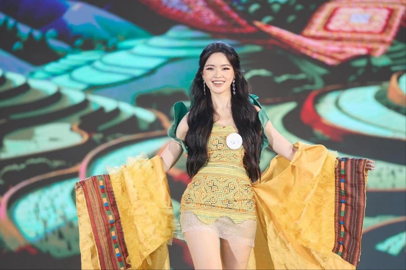 Nahaufnahme der Schönheit der einzigen Kandidatin aus Hai Duong bei der Endrunde von Miss Tourism Vietnam 2024