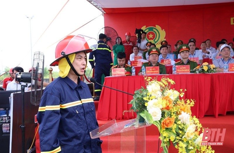 Exercice de lutte contre les incendies et de sauvetage à la raffinerie de Nghi Son