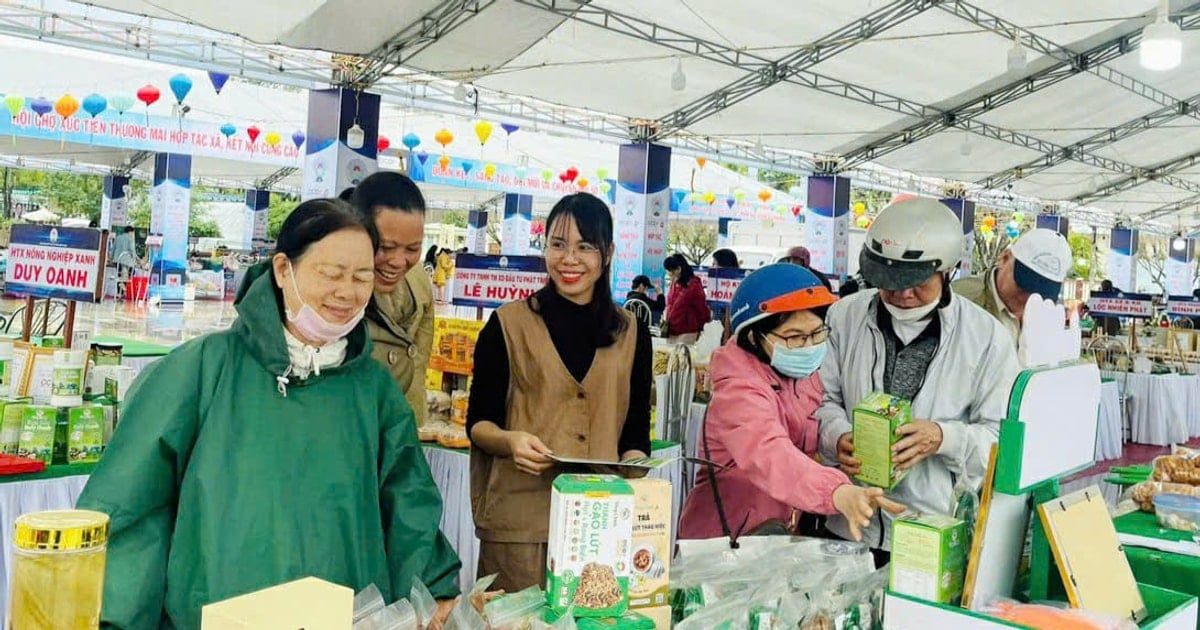 Casi 500 productos participan en la feria de promoción comercial del sector económico colectivo