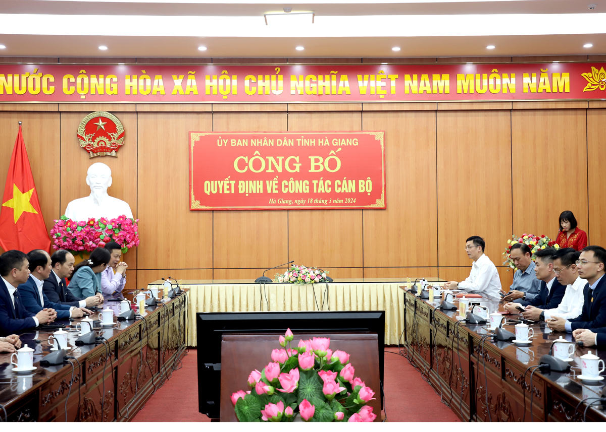 Các đại biểu dự buổi công bố.