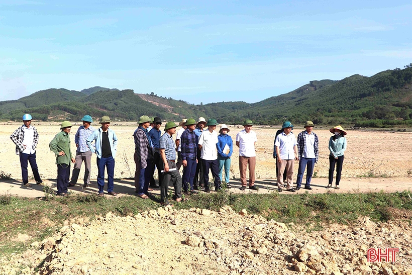 The first commune in the mountainous district of Vu Quang to implement land consolidation and plot exchange