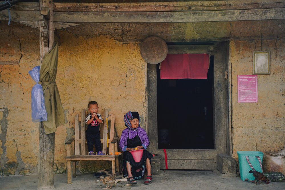 If you don’t have time, you should go to Then Pa in the morning, combine with a visit to Lung Cu flagpole, Lung Cu temple, Lo Lo Chai village and return before dark because the pass is dangerous. Besides, visitors should avoid going during the rainy season because the road is slippery and prone to landslides.