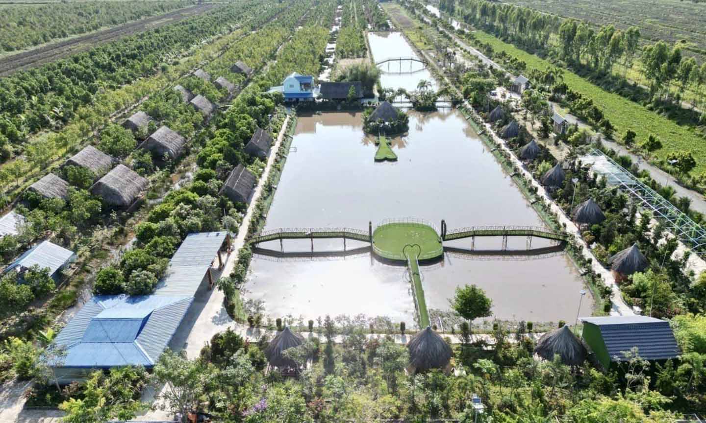 Ökotourismusgebiet Trung Kien mit vielen frischen grünen Bäumen.