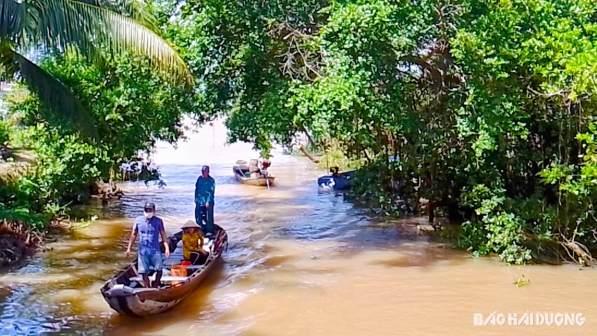 Reise um die Insel Son im Garten am Fluss Hau