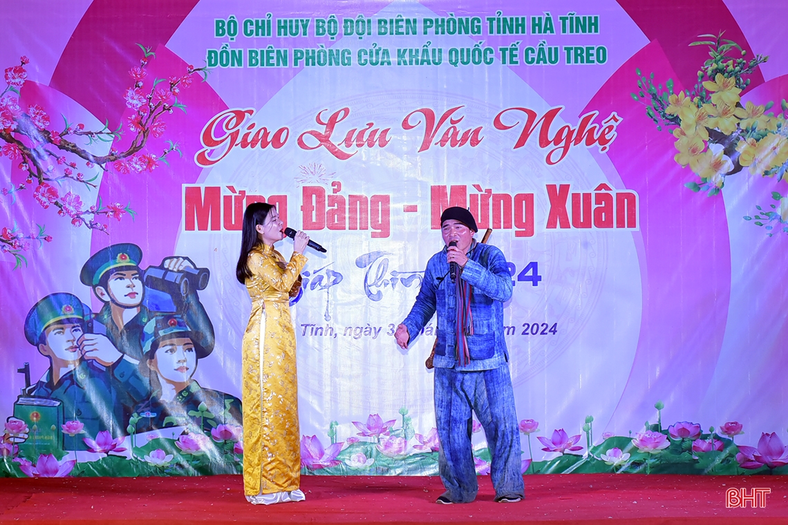 Ấm tình Việt – Lào mừng Đảng, mừng xuân ở cửa khẩu Cầu Treo