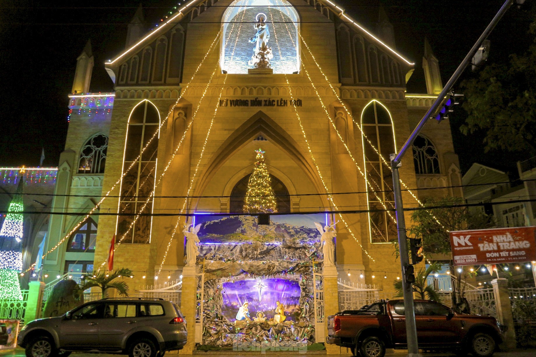 ダナンの大きな教会はクリスマスを迎えるのにとても美しいです。写真8
