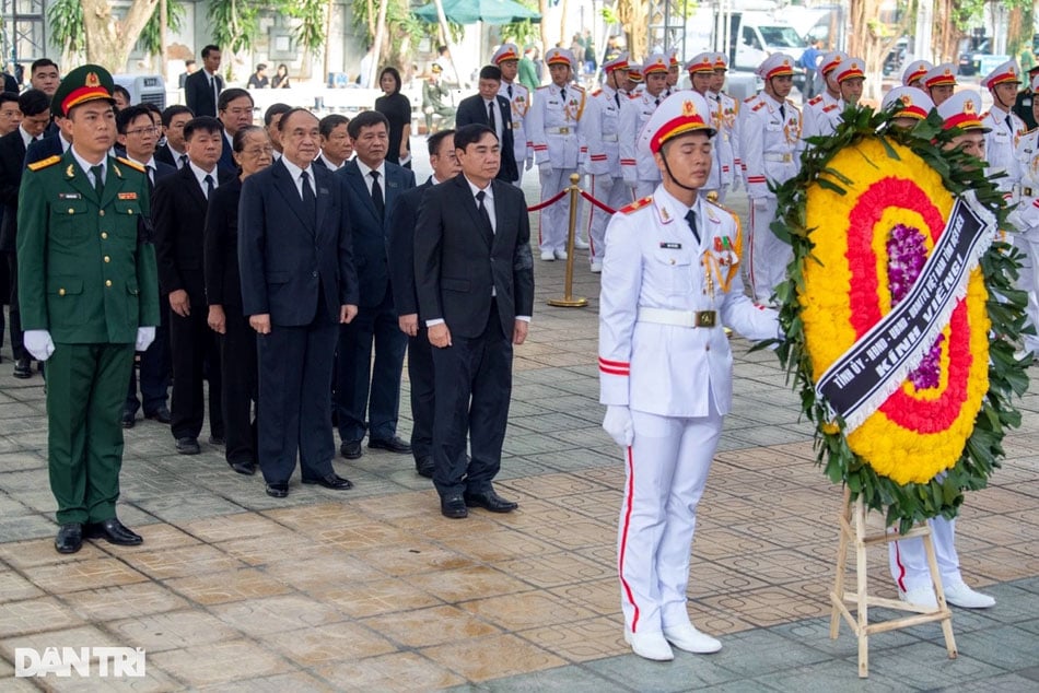 Đoàn đại biểu tỉnh Điện Biên viếng Tổng Bí thư Nguyễn Phú Trọng