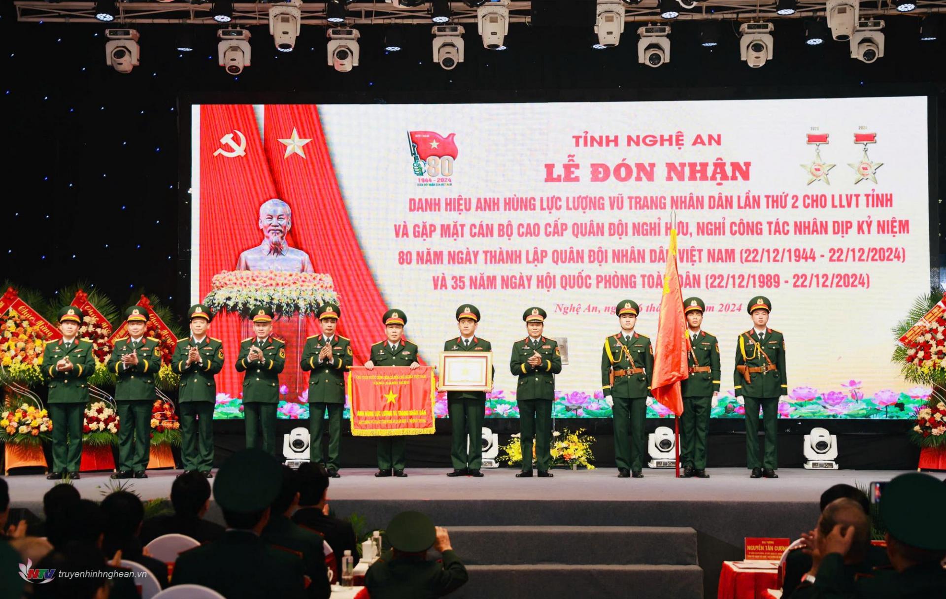 Solemn ceremony to receive the title of Hero of the People's Armed Forces for the second time by the Military Command of Nghe An province