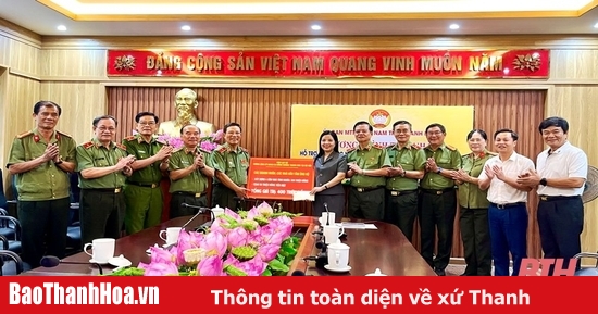 Câu lạc bộ tướng lĩnh, sỹ quan Công an đồng hương Thanh Hóa tại Hà Nội hỗ trợ 400 triệu đồng xây nhà ở cho hộ nghèo