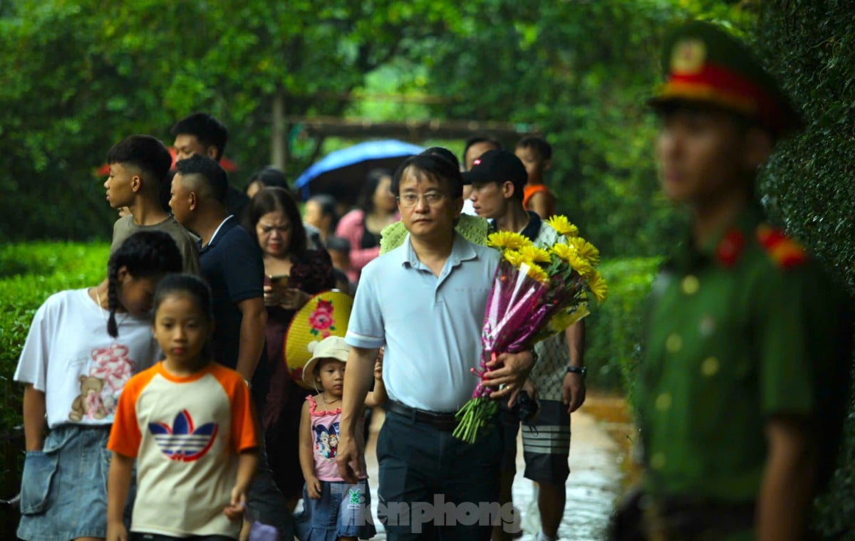 Hàng ngàn người hành hương về quê Bác trong ngày Tết Độc lập