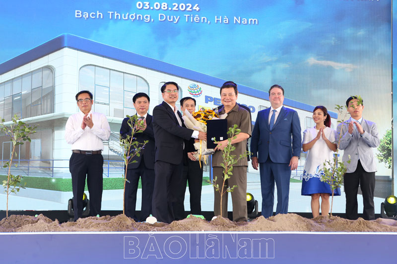 Đồng chí Chủ tịch UBND tỉnh Trương Quốc Huy làm việc với Đại sứ Hoa Kỳ tại Việt Nam 
