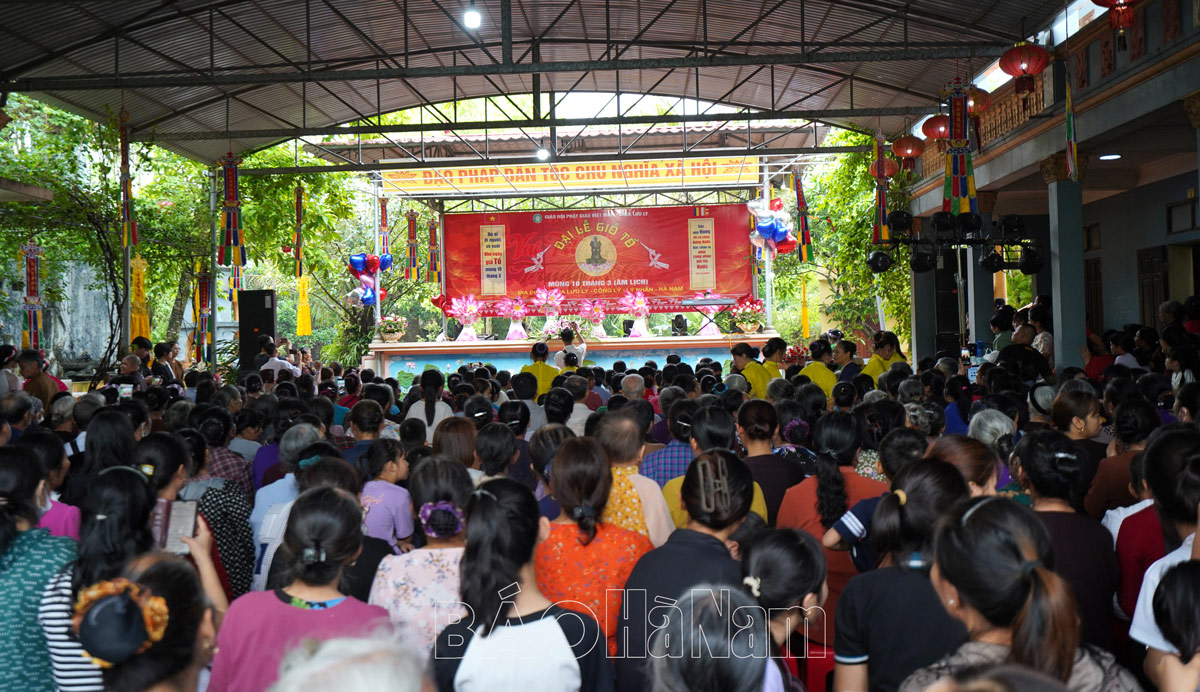 Hàng nghìn phật tử về chùa Lưu Ly dự lễ hội 