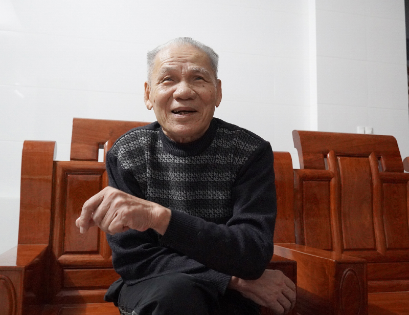 Oberst Ho Quang Van erzählt Kriegsgeschichten.