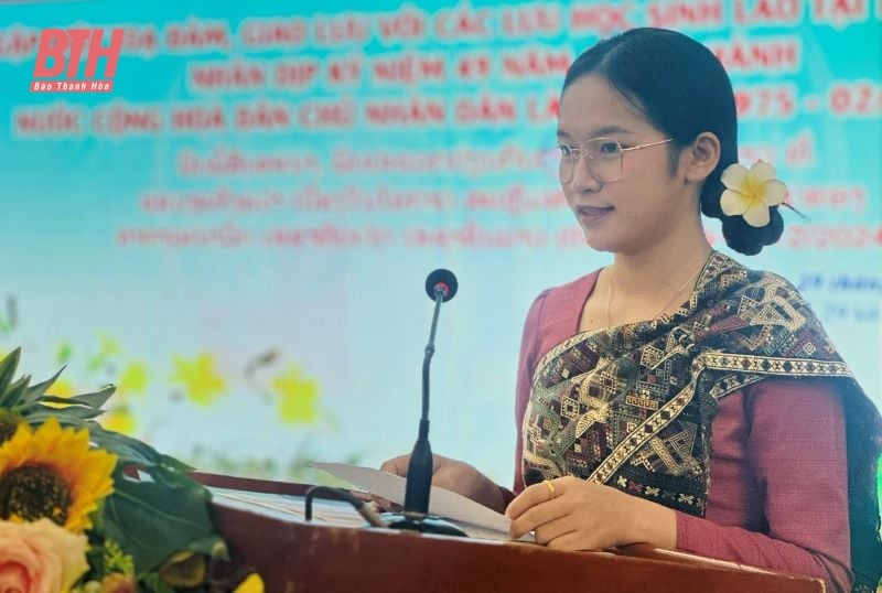 Encuentro e intercambio con estudiantes laosianos en Thanh Hoa